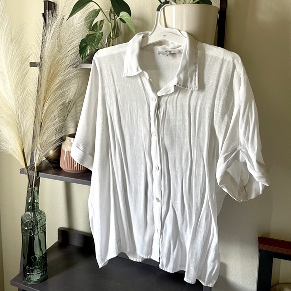Loose-fitting White Button Down Blouse - Picture 1 of 4